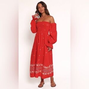 NWT Petal and Pup Domenica Shirred Long Sleeve Midi Dress
Red Floral Bandana XL